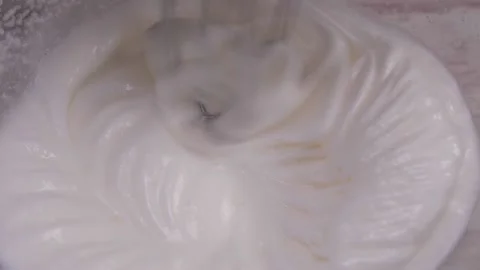 Mixer whip egg wolk Stock Footage 150458039