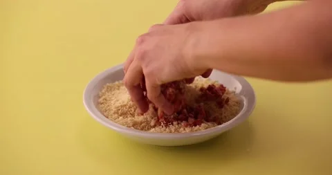 Mixing the bacon and breading together with hands 2 Vídeo Stock 132136376