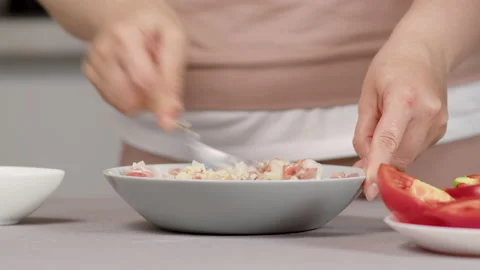 Mixing bell pepper stuffing Video stock 165265770