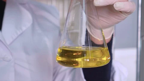 Mixing of chemicals for the analysis. Scientist doing chemical experiment. Water Stockbeeldmateriaal 86080540