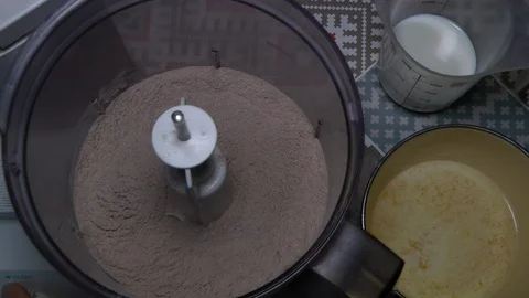 Mixing chocolate cake batter with a kitchen stand mixer. Stock Footage 86296661