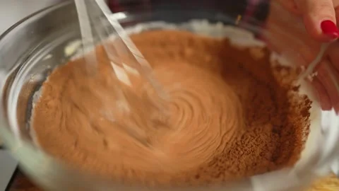 Mixing chocolate dough or batter for baking cakes, cookies, pastry. Mixer Vídeo Stock 150207954