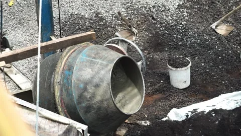 Mixing concrete using a mixer machine Video stock 273226527