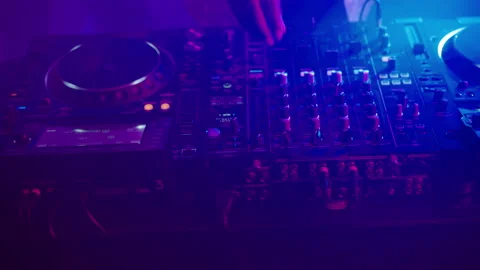 Mixing console and dancing people 스톡 동영상 170194196