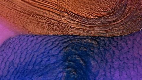 Mixing different colored alcohol inks creates unique patterns 库存照片