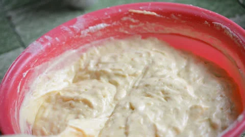 Mixing dough for apple cake 库存影片 27126803