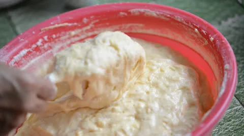 Mixing dough for apple cake 库存影片 27126842