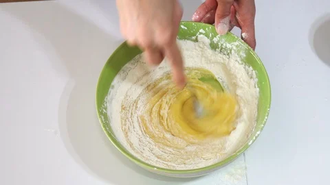 Mixing Eggs and Flour, Time Lapse Stock-Footage 129676170
