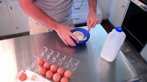Mixing eggs for breakfast Video stock 29392451