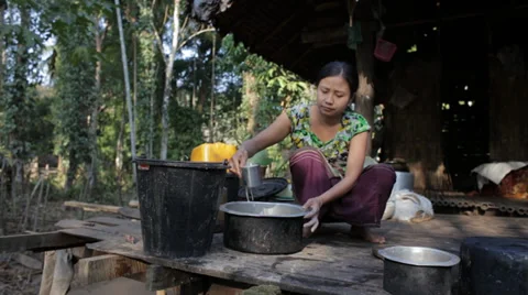 Mixing Feed for Pigs in Burma Видео 37350662