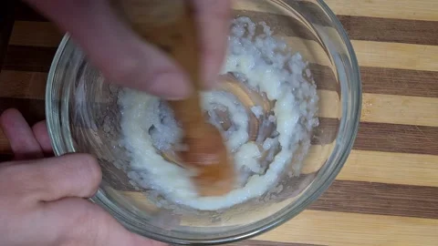 Mixing Garlic Sauce Vidéo 157396665