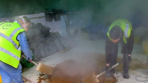 Mixing hot lime mortar Video stock 105113906