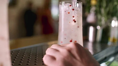 Mixing ice cocktail Stock Footage 139423317