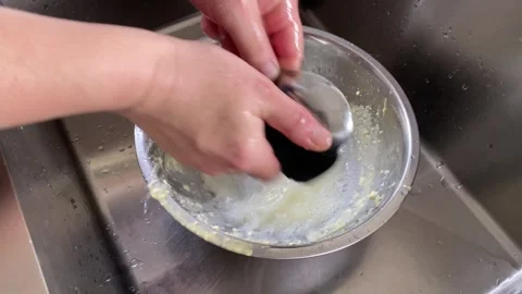 Mixing ingredients carefully always 스톡 동영상 342335591