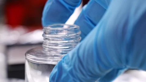 Mixing ingredients for homemade aroma diffusers with alcohol and essential oils Vidéo 304500638