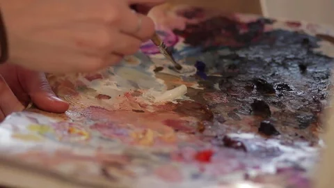 Mixing paints with a brush 库存影片 76215451