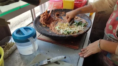 Mixing Raw Vegetables and Peanut Sauce for Sundanese Karedok Dish Vídeos de archivo 336037424