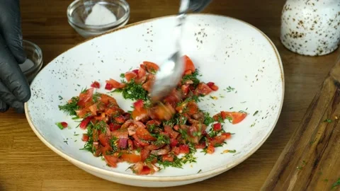 Mixing salsa vegetables on a plate. Video stock 152717228