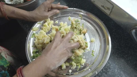 Mixing Spices 스톡 동영상 221565327