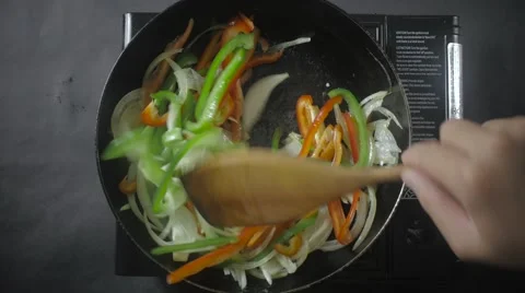 Mixing Vegetable in Pan Stockbeeldmateriaal 61325796