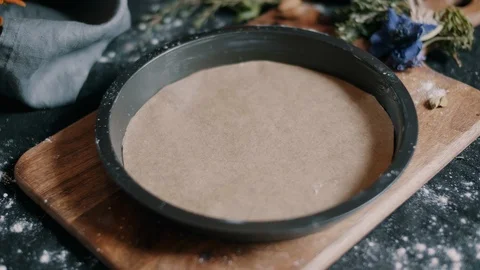 Mixture being poured into a pan Video stock 114914881