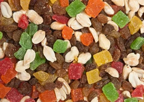 A mixture of nuts and dried fruit pieces Stock-Fotos