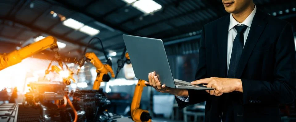 MLB Engineer use advanced robotic software to control industry robot arm in 스톡 사진