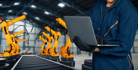 MLP Engineer use advanced robotic software to control industry robot arm in 스톡 사진