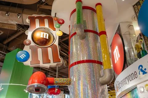 MMs Candy Store Decor and Pipes Foto stock