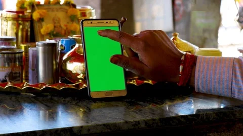 Mobile green screen display indian shopkeeper working 库存影片 107659818