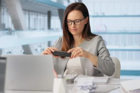 Mobile OCR Scanner App Identifying Text From Document Image With Smartphone I Foto stock