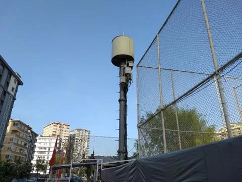 Mobile phone base station in settlements Foto stock