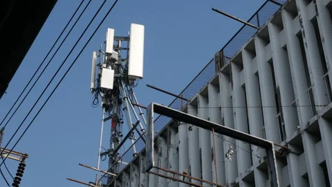 Mobile phone cell tower with multiple antennas Video stock 331901036