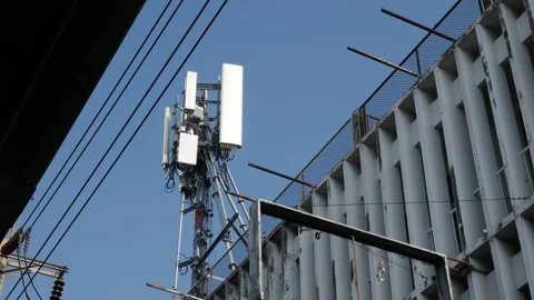 Mobile phone cell tower with multiple antennas Video stock 331901069