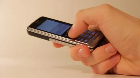 Mobile phone in hand (dialling) Video stock 959631