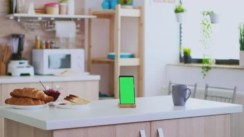 Mobile phone with isolated green screen Video stock 134558290