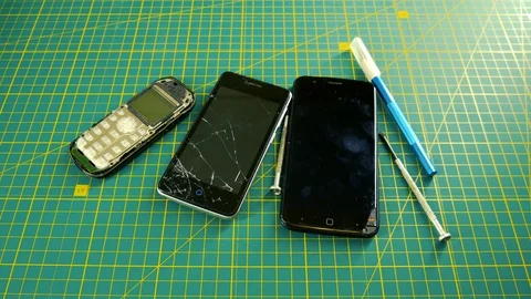 Mobile phone repair. Touchscreen replacement. Vidéo 129079864