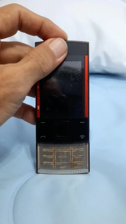 Mobile Phone, Vertical View Stock-Footage 333634341