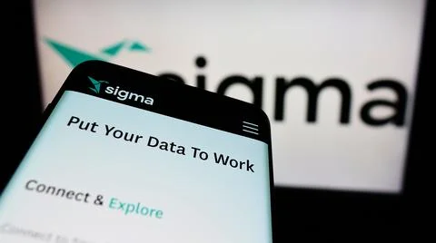 Mobile phone with webpage of US cloud analytics company Sigma Computing Inc. on 스톡 사진