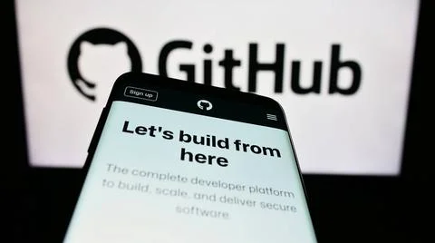  Mobile phone with webpage of US software development company GitHub Inc. ... Stock-Fotos