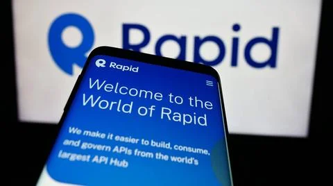 Mobile phone with website of US API hub company R Software Inc. (RapidAPI)... Foto stock