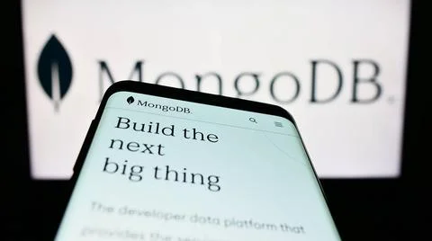 Mobile phone with website of US database software company MongoDB Inc. on ... Stockfoto's