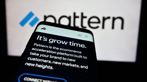  Mobile phone with website of US e-commerce software company Pattern Inc. ... Stock Photos