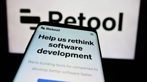  Mobile phone with website of US software development company Retool Inc. ... Stock-Fotos