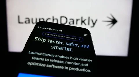  Mobile phone with website of US software company Catamorphic Co. (LaunchD... Foto stock