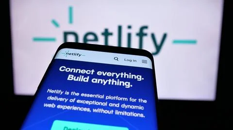  Mobile phone with website of US web development platform company Netlify ... Foto stock