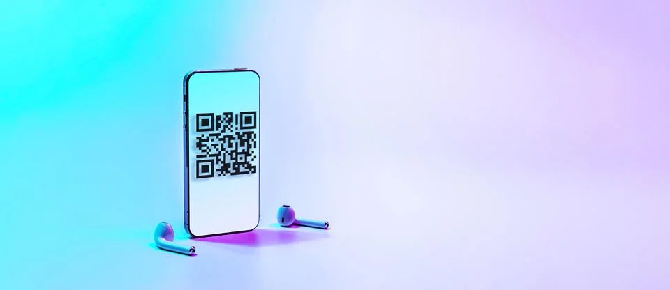 Mobile qr code. Digital smart phone with qr code scanner on smartphone screen Stock-Fotos