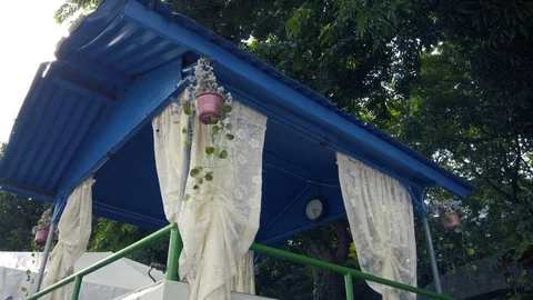 Mobile small house earthquake simulation for calamity preparation Stock Footage 110737083