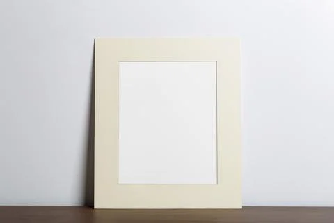 Mock up empty white frame background. Empty frame for a photo or painting in a Foto stock