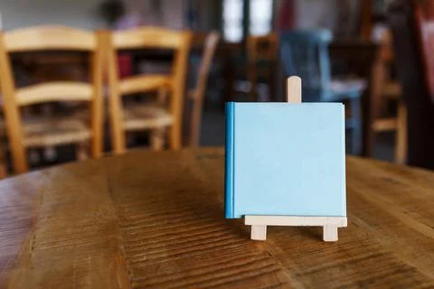 Mock up menu object in cafe and restaurant,blank screen for booklet with whit Foto stock